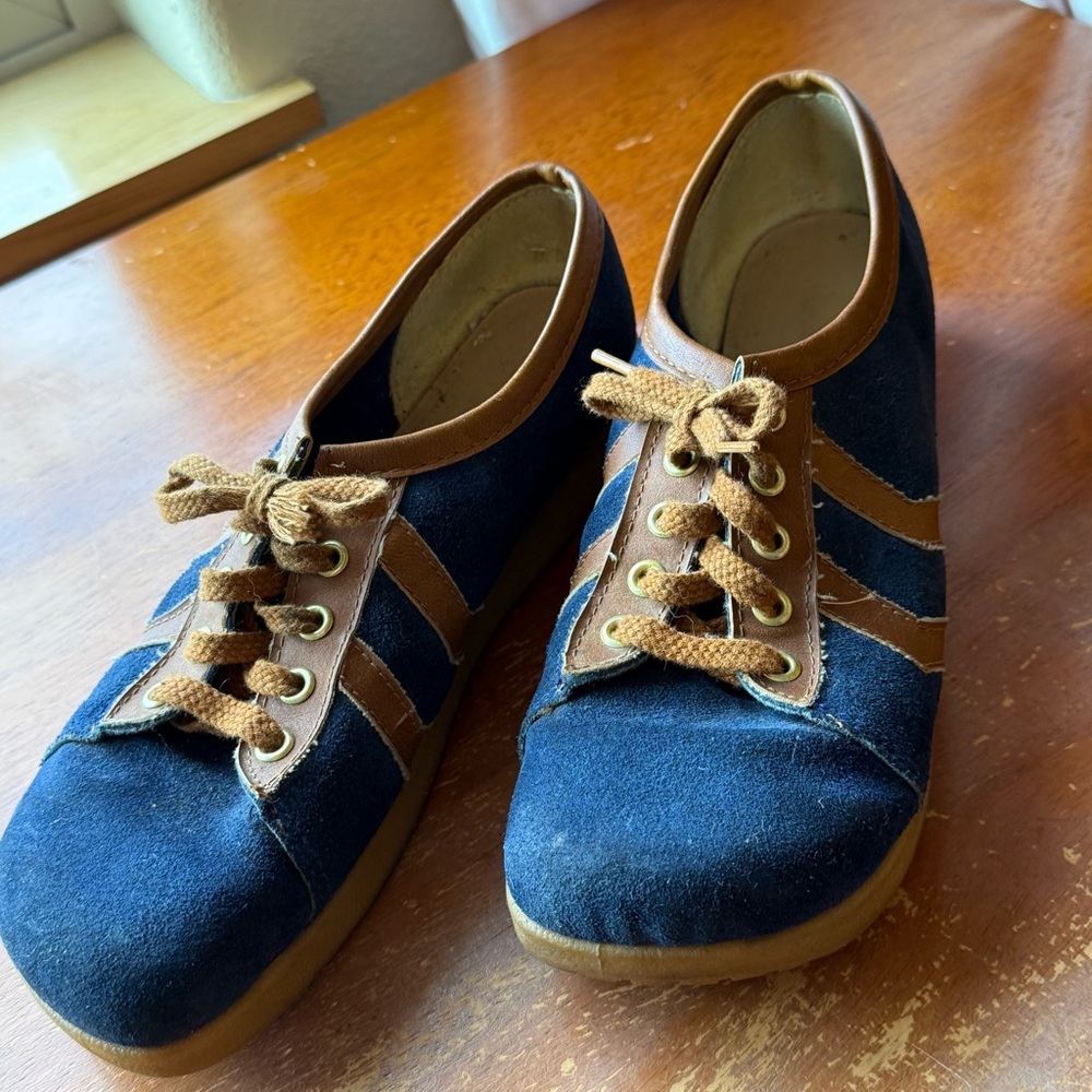 Vintage 70s Sears The Shoe Place Womens Shoes Lace up Blue Suede Chunky